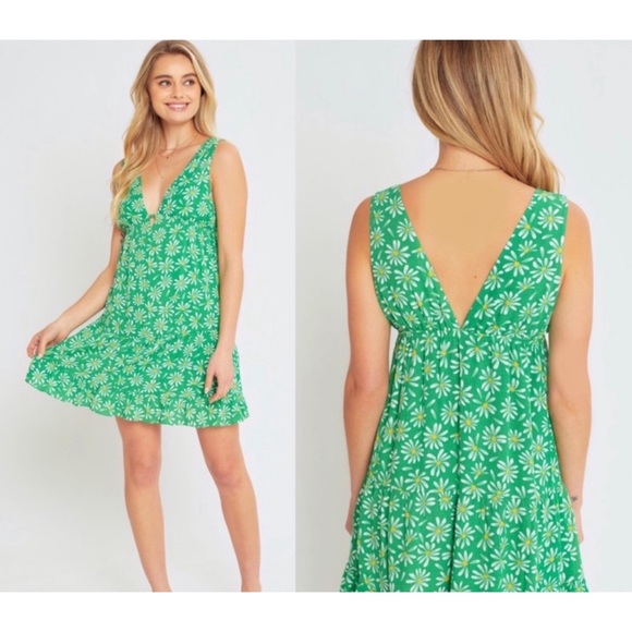 V Neck Kelly Green Daisy Print Ruffle Dress - Picture 3 of 6